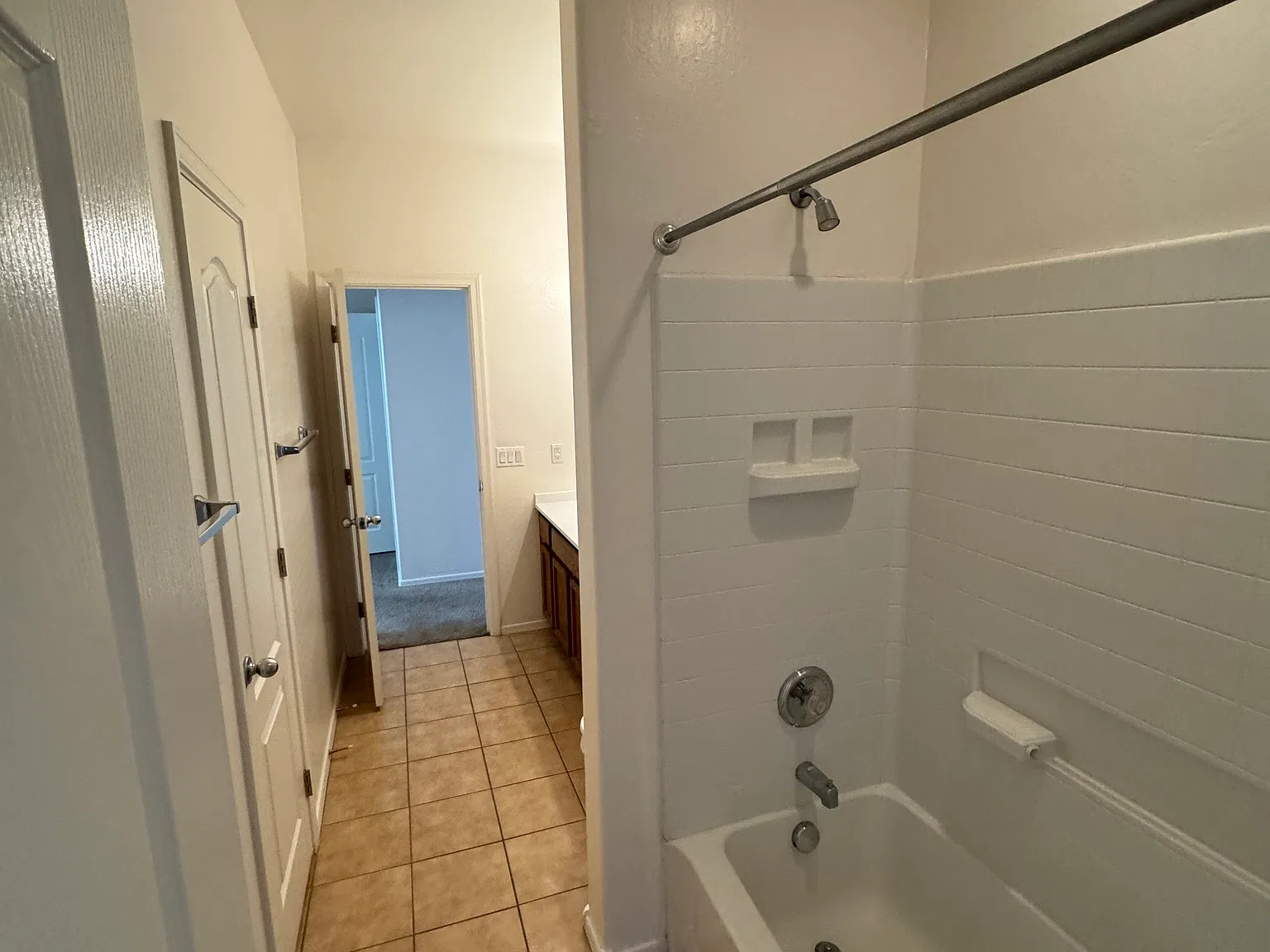 4 bed, 1800 sqft, $2,050 — Photo 2