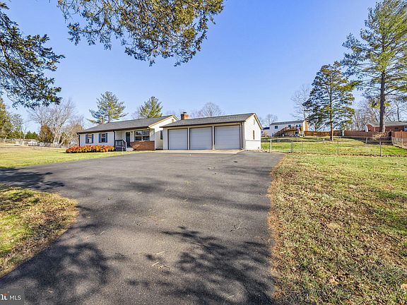 3rd image of 6419 Essex Ct