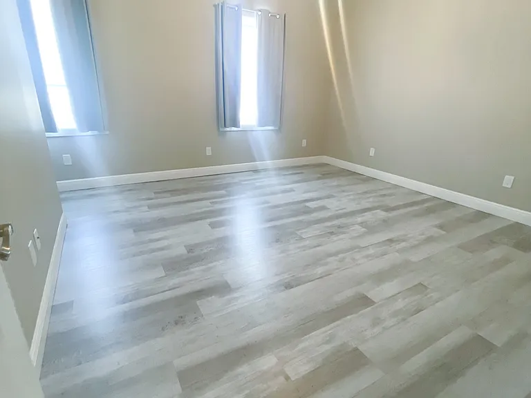 902 Howard Ave #14 — Photo 3