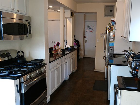 4th image of 3750 Hudson Manor Ter APT 1CW