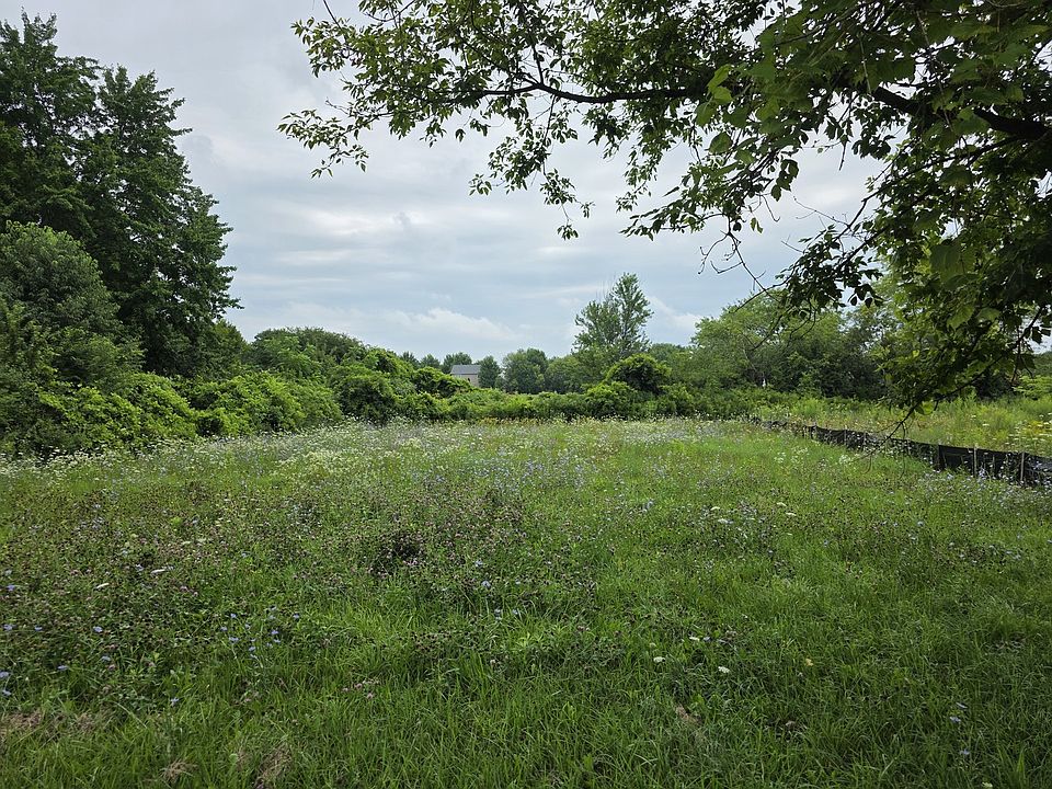 1st image of 975 Belle Plaine Ave