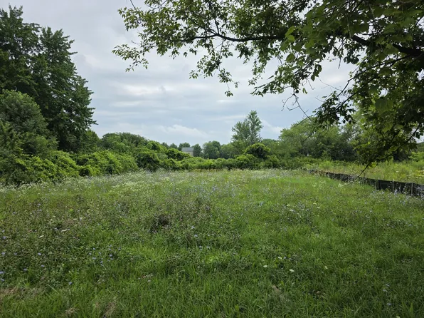 975 Belle Plaine Ave, Gurnee, IL 60031