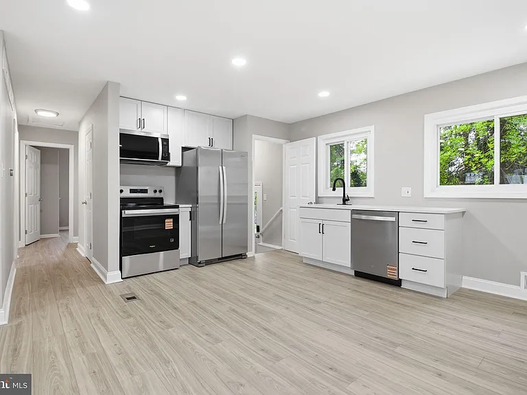 13206 Staggs Ct — Photo 6