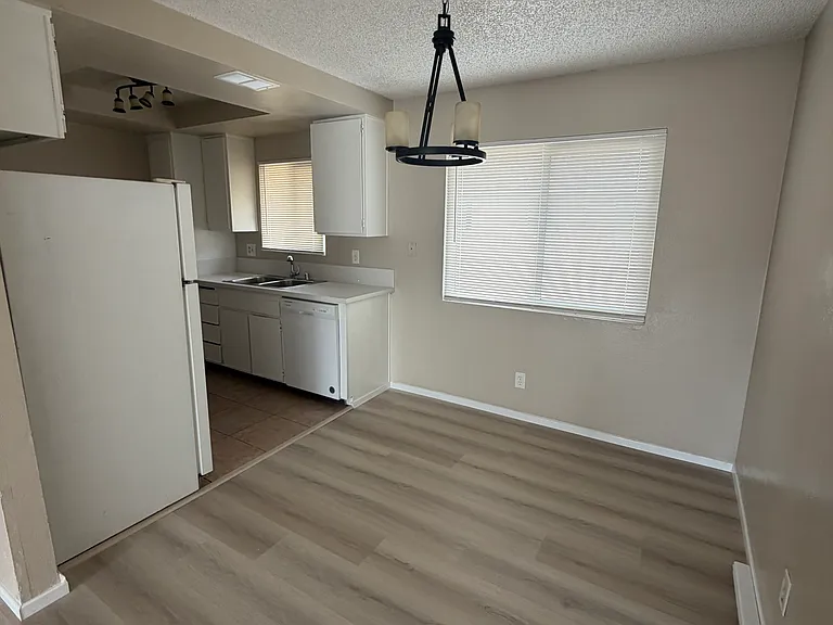 1602 E Fairfield Ct #4 — Photo 6