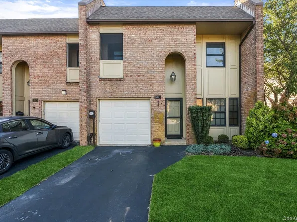 148 Southgate Circle, Massapequa Park, NY 11762