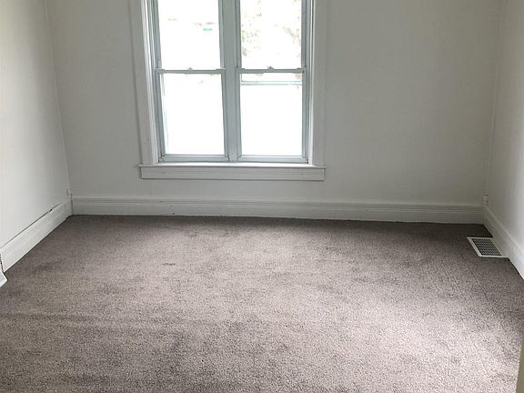 5th image of 80 Lawrence St