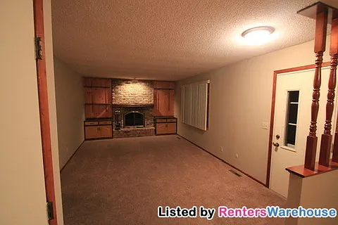 4204 Victoria St N — Photo 6