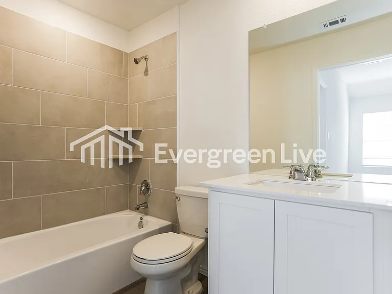 1410 Roaming Oak Bnd — Photo 10
