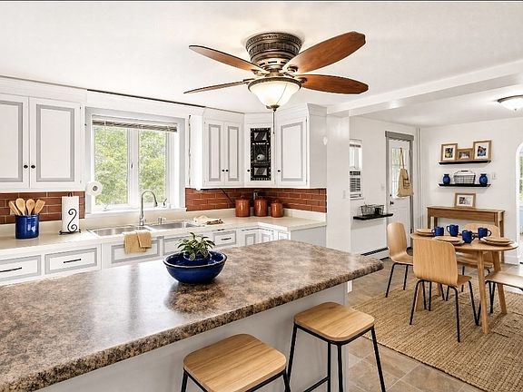 5th image of 368 Litchfield St