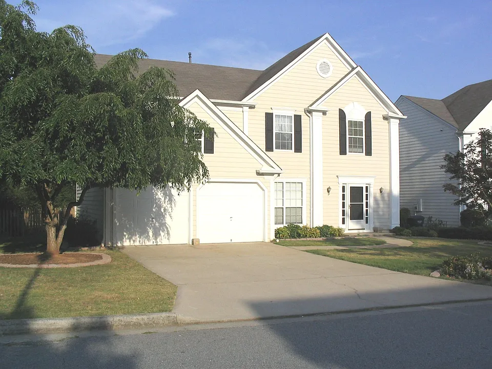 330 Waddington Trl