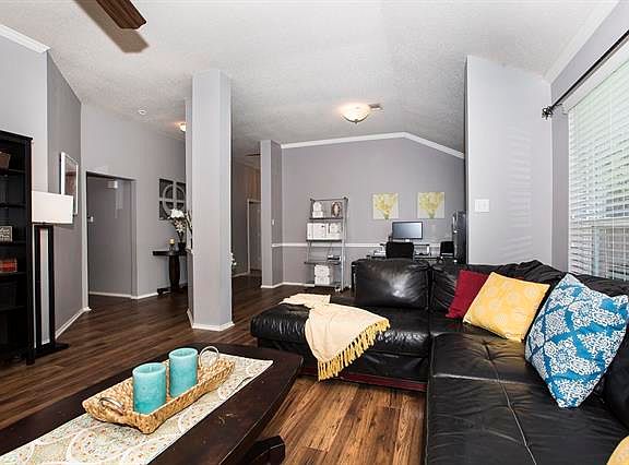 4th image of 2067 Belvedere Dr