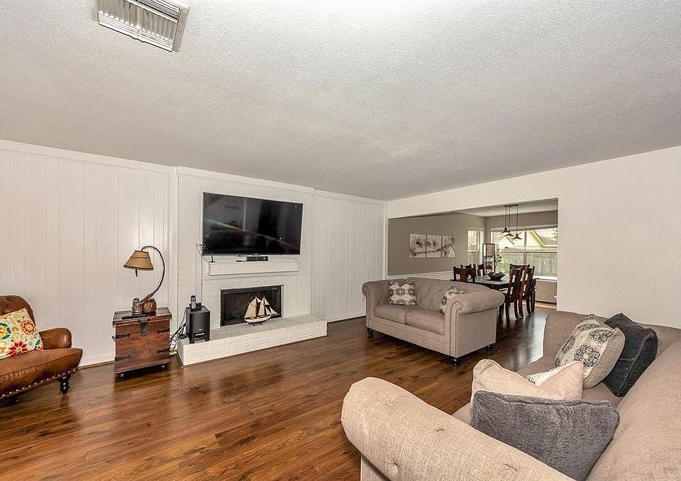 1st image of 2430 Laura Ln