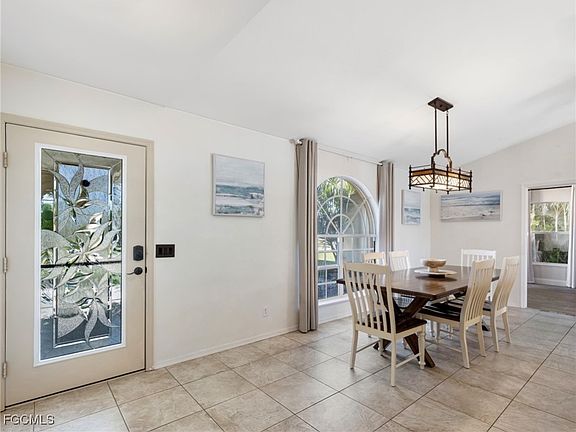 5th image of 836 SW 23rd St