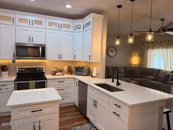 3rd image of 923 Osprey Ln