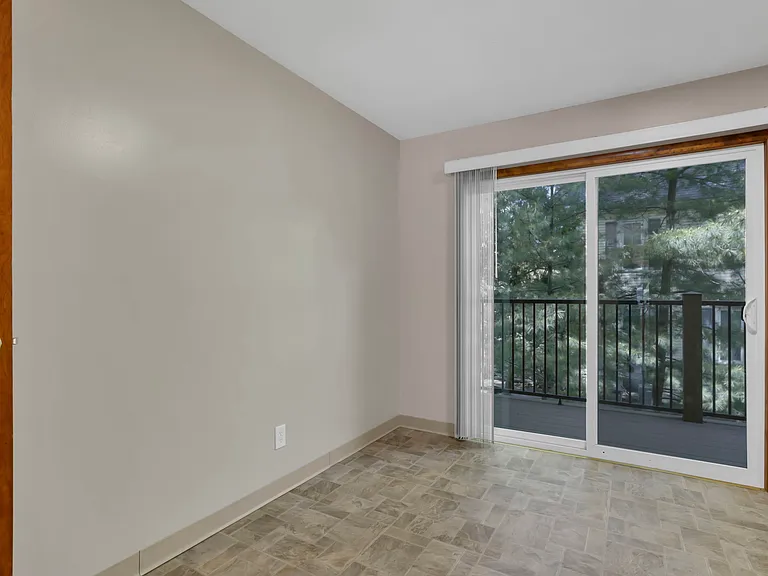 288 N Franklin St — Photo 4