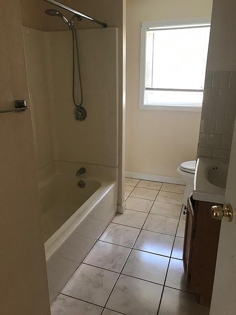 2nd image of 928 Pine St #3