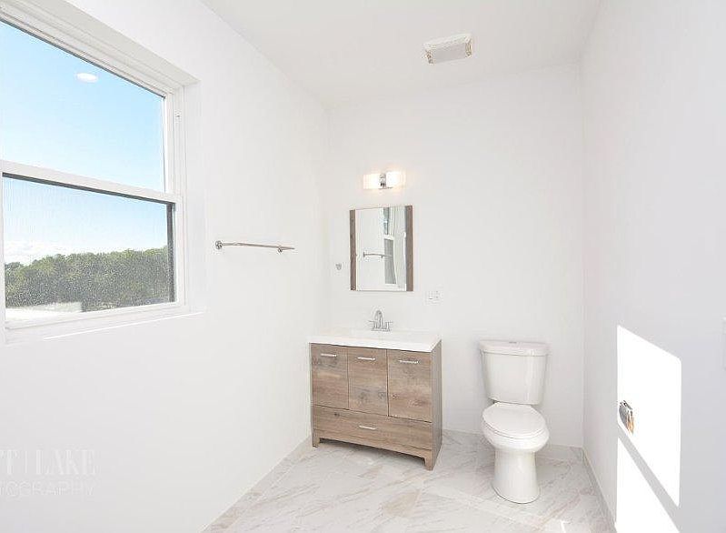 1st image of 7310 N Claremont Ave #2N