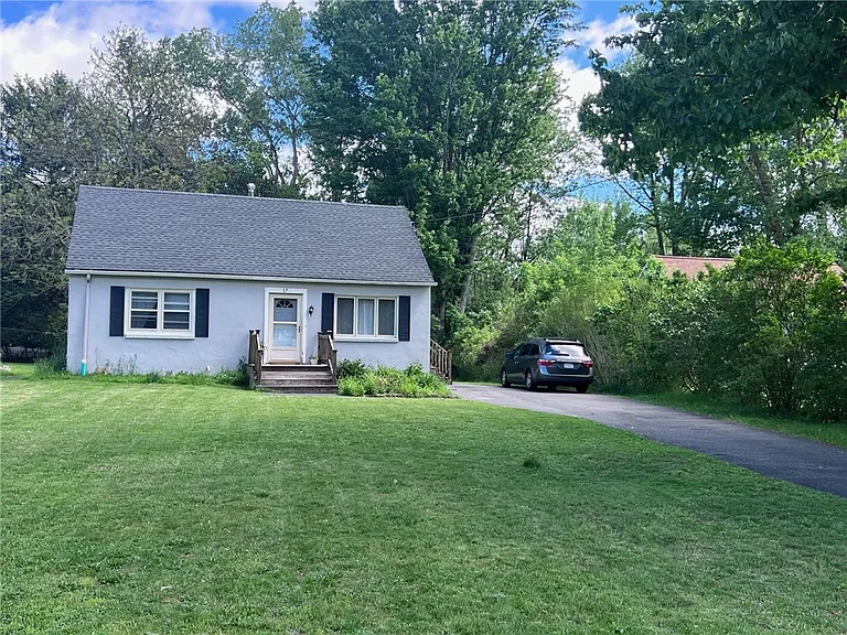 17 Pleasant View Dr — Photo 1