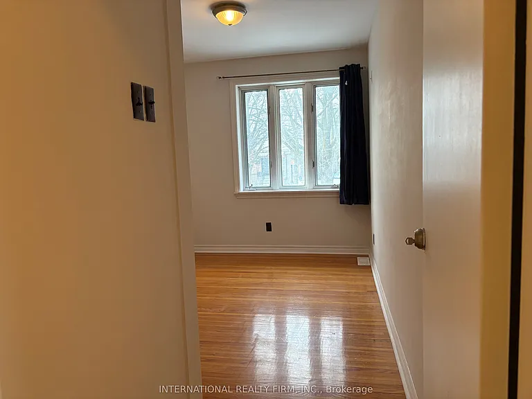 397 Centre St E #MAIN — Photo 11