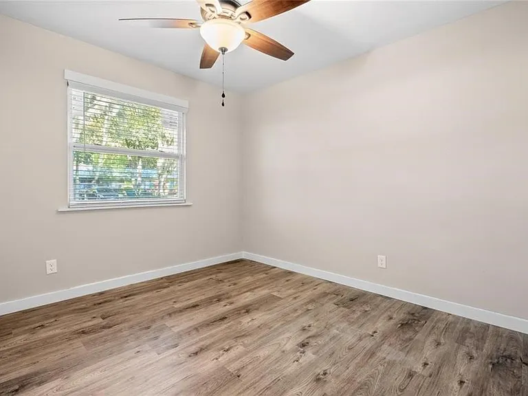 920 Johnston St — Photo 14