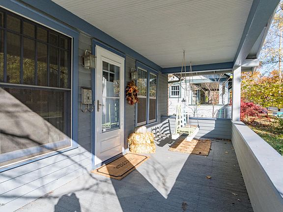3rd image of 1942 Oakland Dr