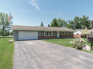 860 E Morning Glory Ln, Beloit, WI 53511
