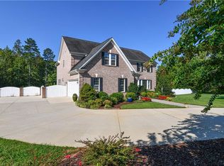 4606 Brookmont Ct, Greensboro, NC 27406