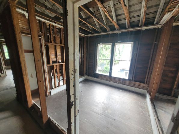 detroit-michigan-88398033 picture