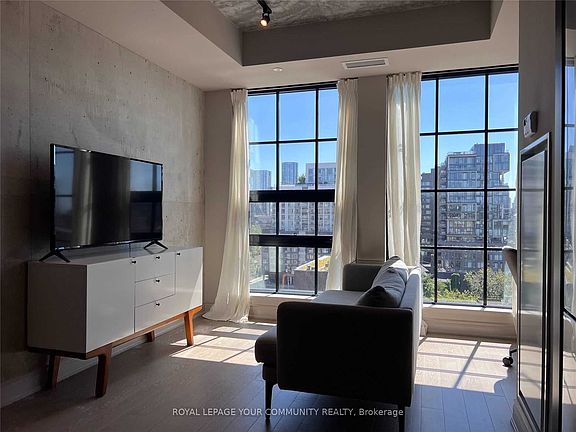 2nd image of 608 Richmond St W #915