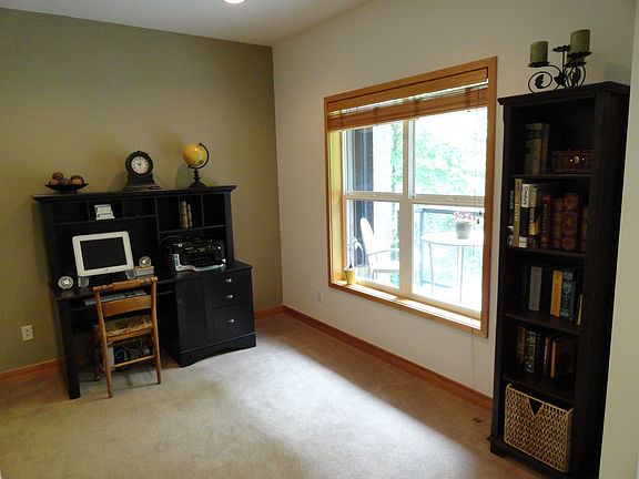 5th image of 300 W 8th St Unit 212