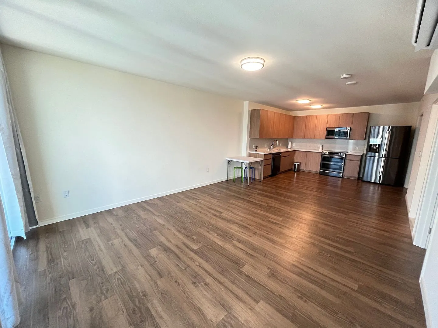 Like New Condition 1 Bedroom 1 Bathroom At Central Ala Moana Available Now! — Photo 2