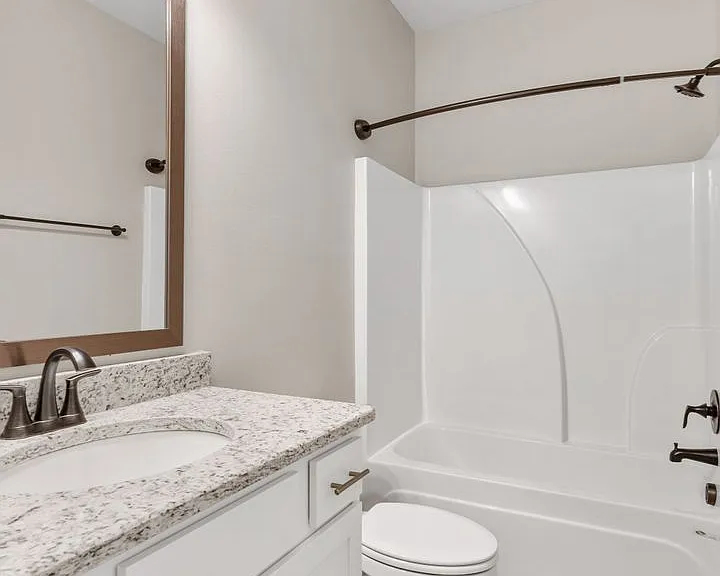 211 Hyperion St — Photo 24