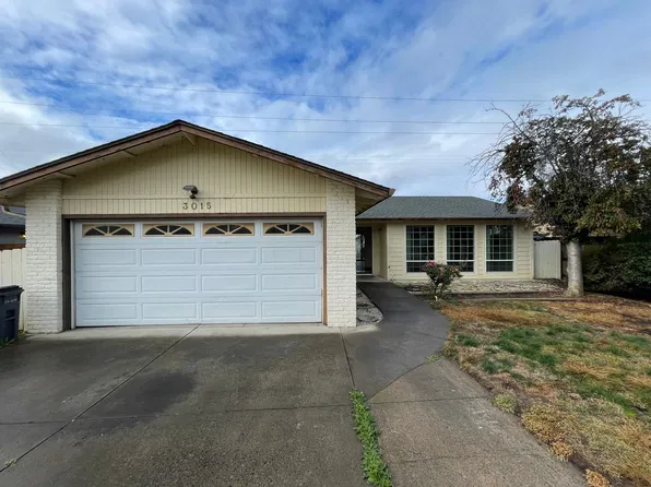 3015 Milhoan Dr, Medford, OR 97504