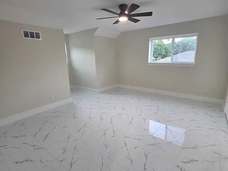 1900 Hillcrest Dr — Photo 5