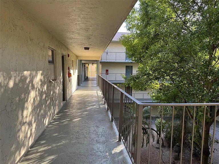 1800 SW 81st Ave #1307 — Photo 4