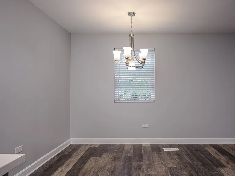 77 S Maple Ave — Photo 12