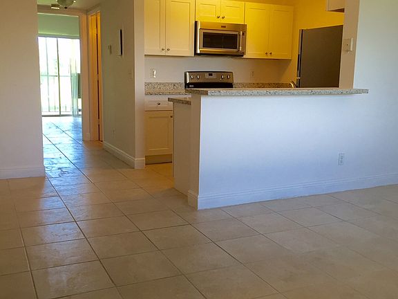 5th image of 1731 Meadows Cir W #1731