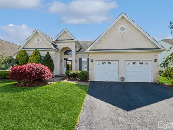 12 Maiden Stone Ln, Monroe Township, NJ 08831