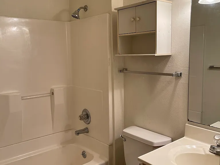 318 Ridgeland Ave #1 — Photo 8