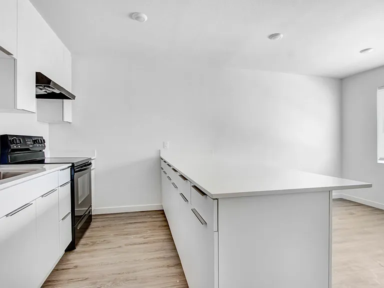 1212 E 3rd St — Photo 17