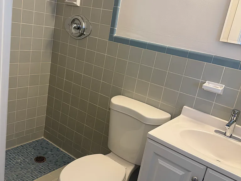 725 Holly Dr — Photo 10