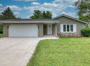 1231 River Park Cir W, Mukwonago, WI 53149