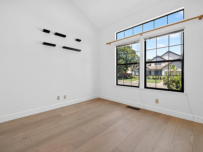 133 Madrid Way — Photo 24