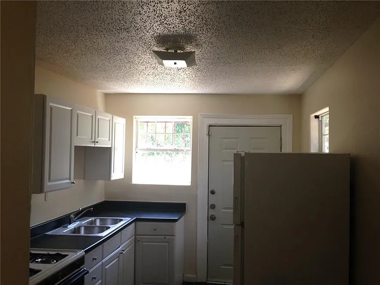 1704 Tillery St — Photo 4