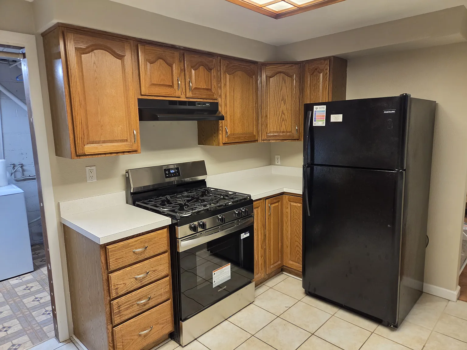 2 bed, 1.5 bath, 969 sqft, $1,650 — Photo 3