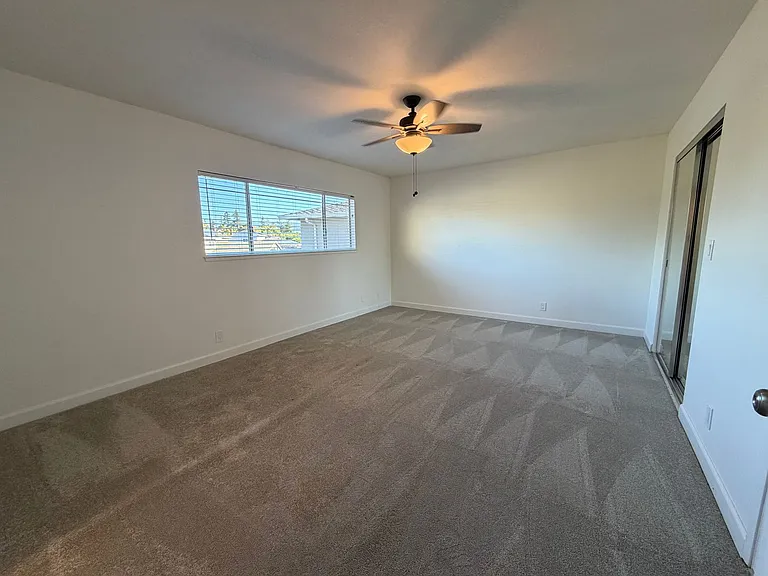 727 Hathaway Ct — Photo 10