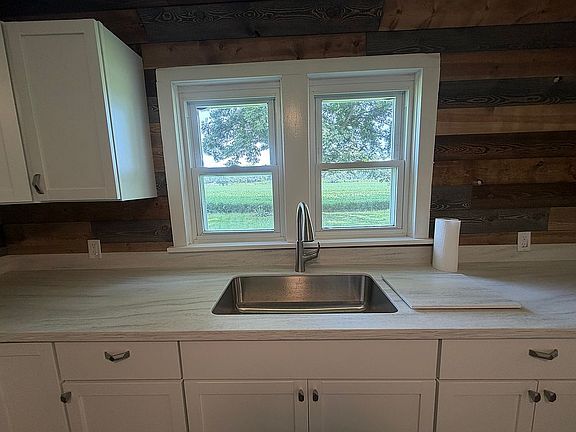 4th image of 602 Wright St