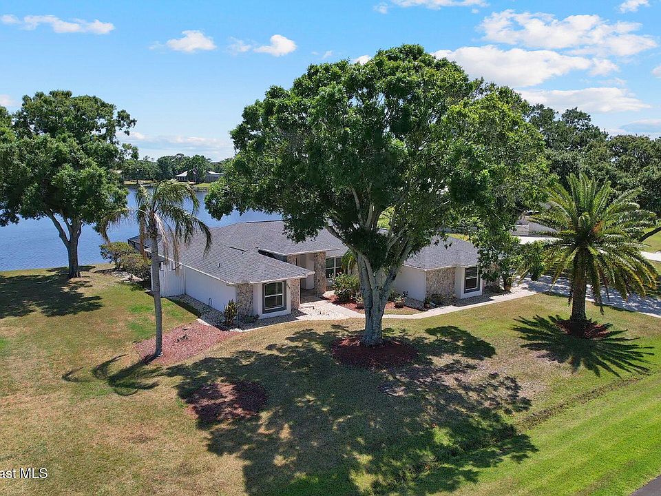 1st image of 385 Lake View Ln