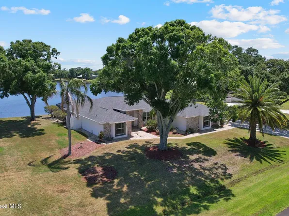 385 Lake View Ln, Grant Valkaria, FL 32909