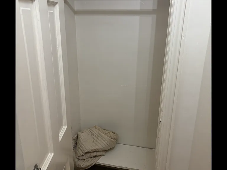 1870 Hering Ave #3 — Photo 8